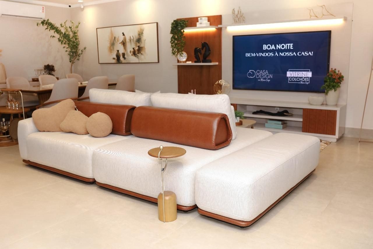 Home theater com painel iluminado